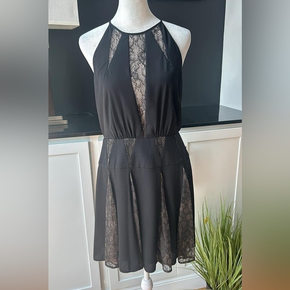BCBGMaxAzria Teena High Neck Lace Cocktail dress - Picture 3 of 4